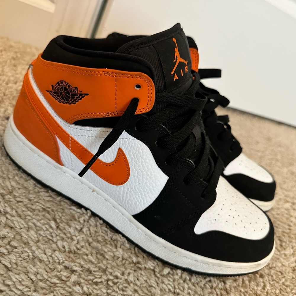 Air Jordan 1 Mid 'Shattered Backboard